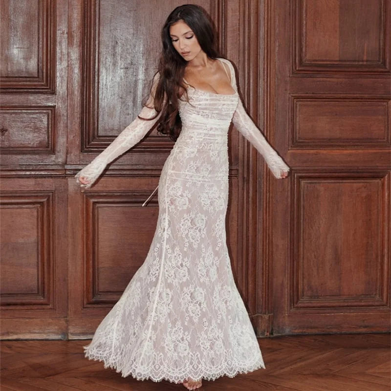 Robe longue en dentelle avec cordon et châle