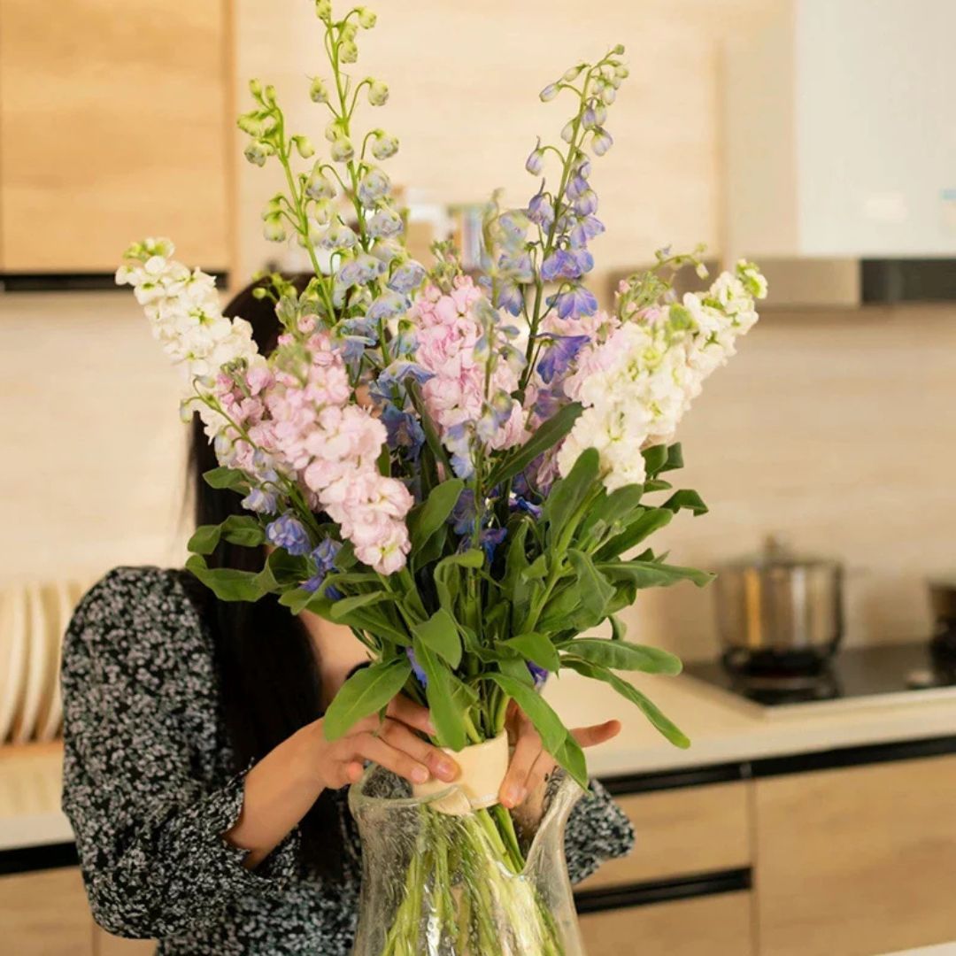 BloomVault™ — Élégance sans Effort Qui Garde Vos Fleurs Fraîches et Impeccables Toute la Journée