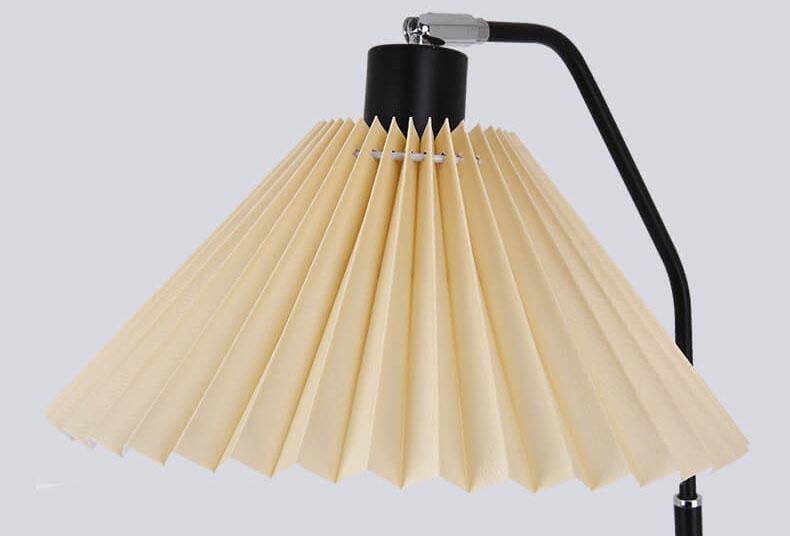 Lampe sur pied LED minimaliste avec abat-jour en tissu plissé