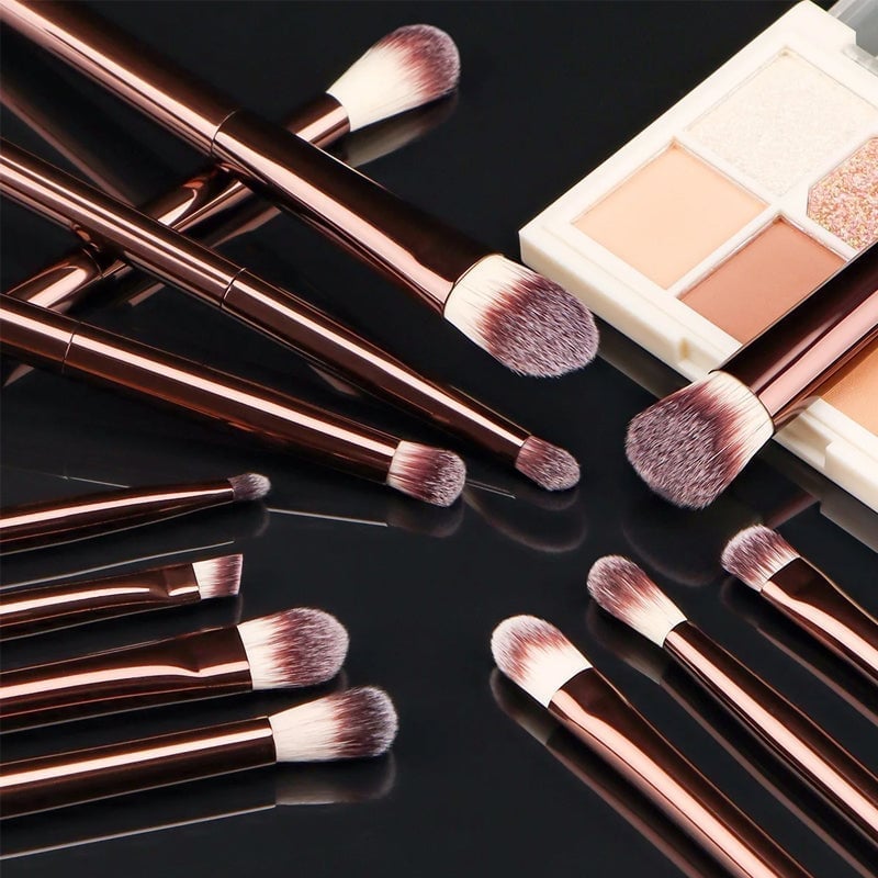 CaffèLuxe™ — Transformez Votre Look avec Précision Douce et Glamour Sans Effort