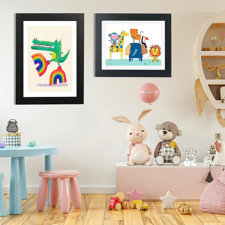 ArtistryNest™ — Célébrez Chaque Dessin avec Fierté et Sans Encombre