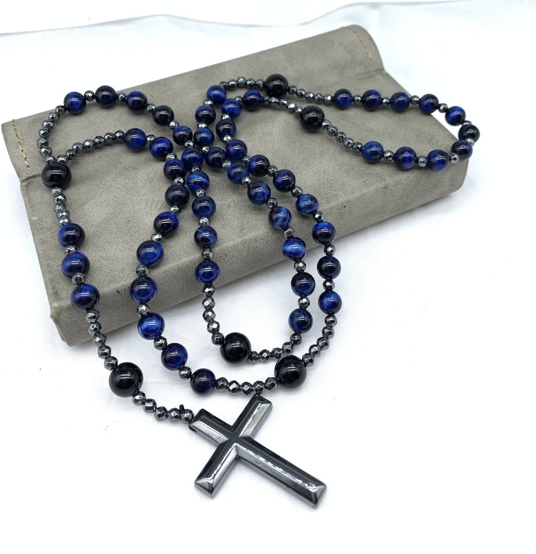 Collier en rosaires croix en œil de tigre et lapis-lazuli pour hommes – Orion