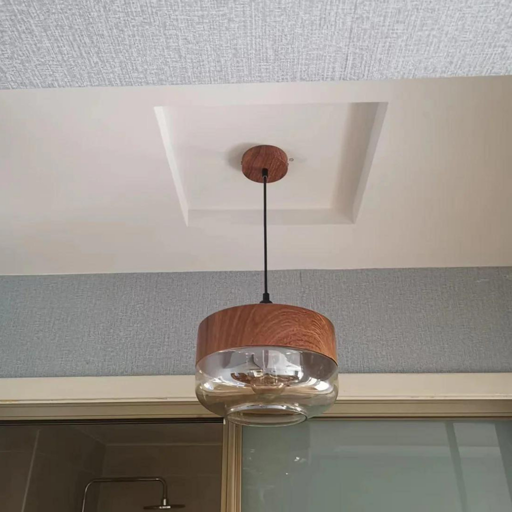 Suspension Scandinave en Verre avec Finition Bois – Éclairage Design Chaud pour Salon & Salle à Manger | Sansoti