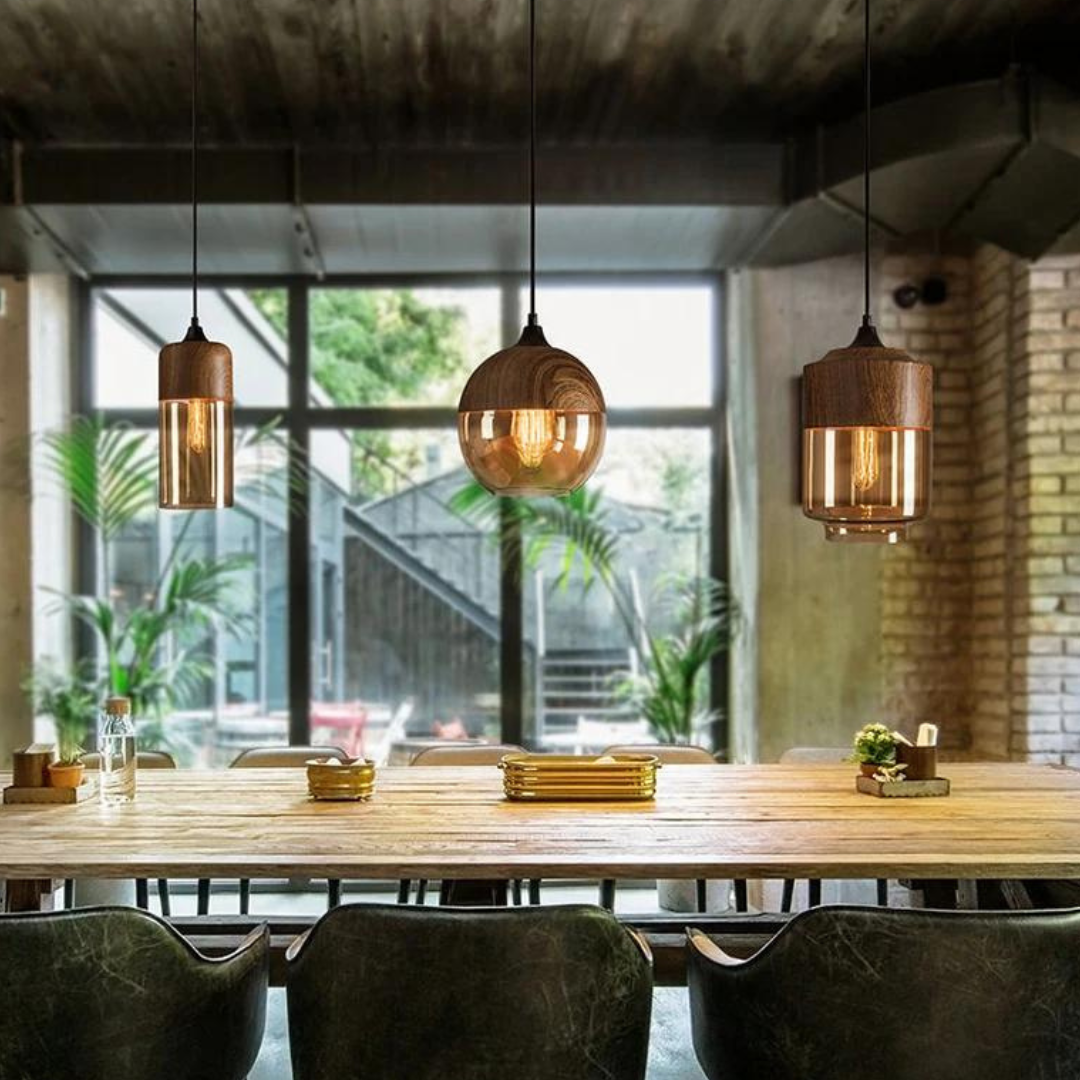 Suspension Scandinave en Verre avec Finition Bois – Éclairage Design Chaud pour Salon & Salle à Manger | Sansoti