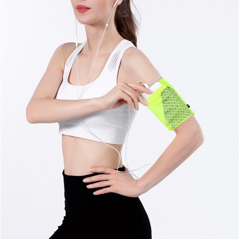 Bracelet de Fitness avec Poche pour Téléphone – Idéal pour les Activités en Plein Air