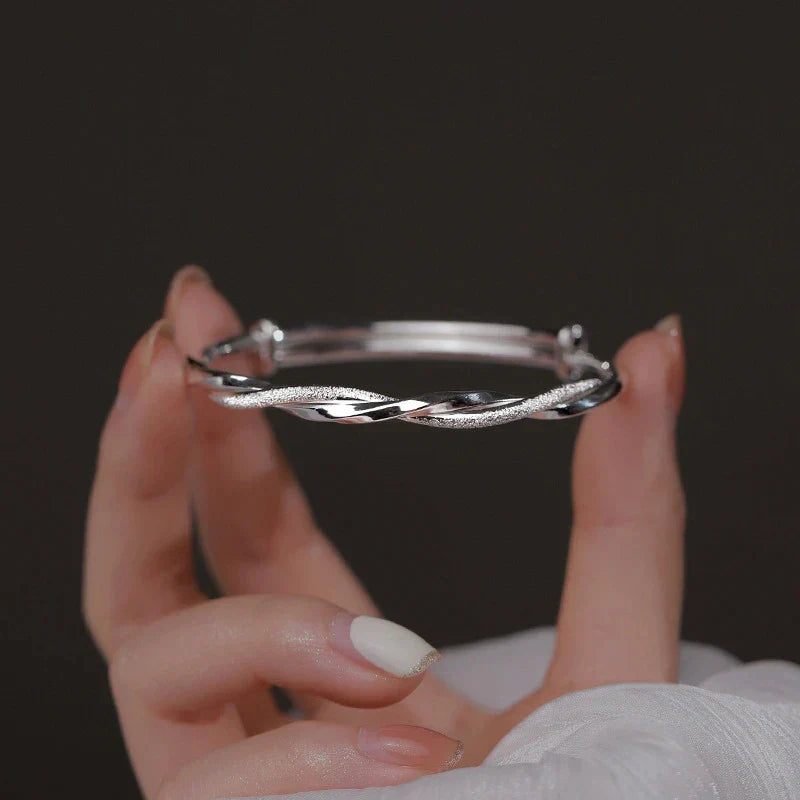 Joli bracelet en argent déroutant