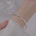 Joli bracelet en argent déroutant