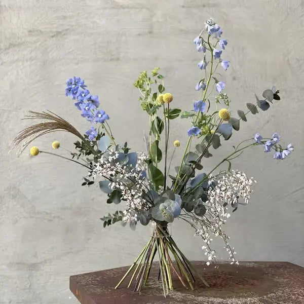 BloomVault™ — Élégance sans Effort Qui Garde Vos Fleurs Fraîches et Impeccables Toute la Journée