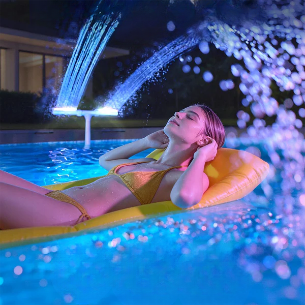 Fontaine RGB Alimentée par Énergie Solaire pour Piscine – Spectacle Lumineux du Soir