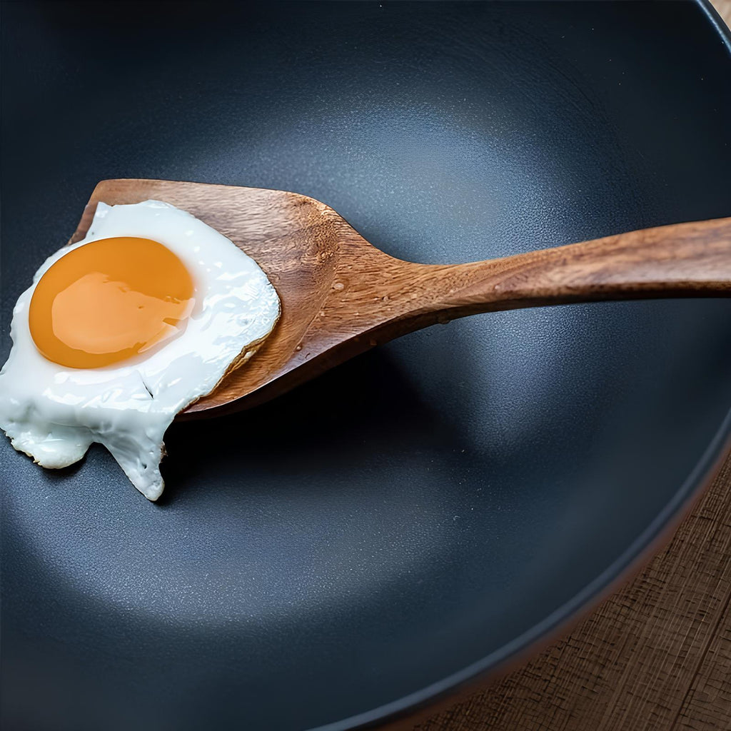 Ensemble d'ustensiles de cuisine en bois naturel