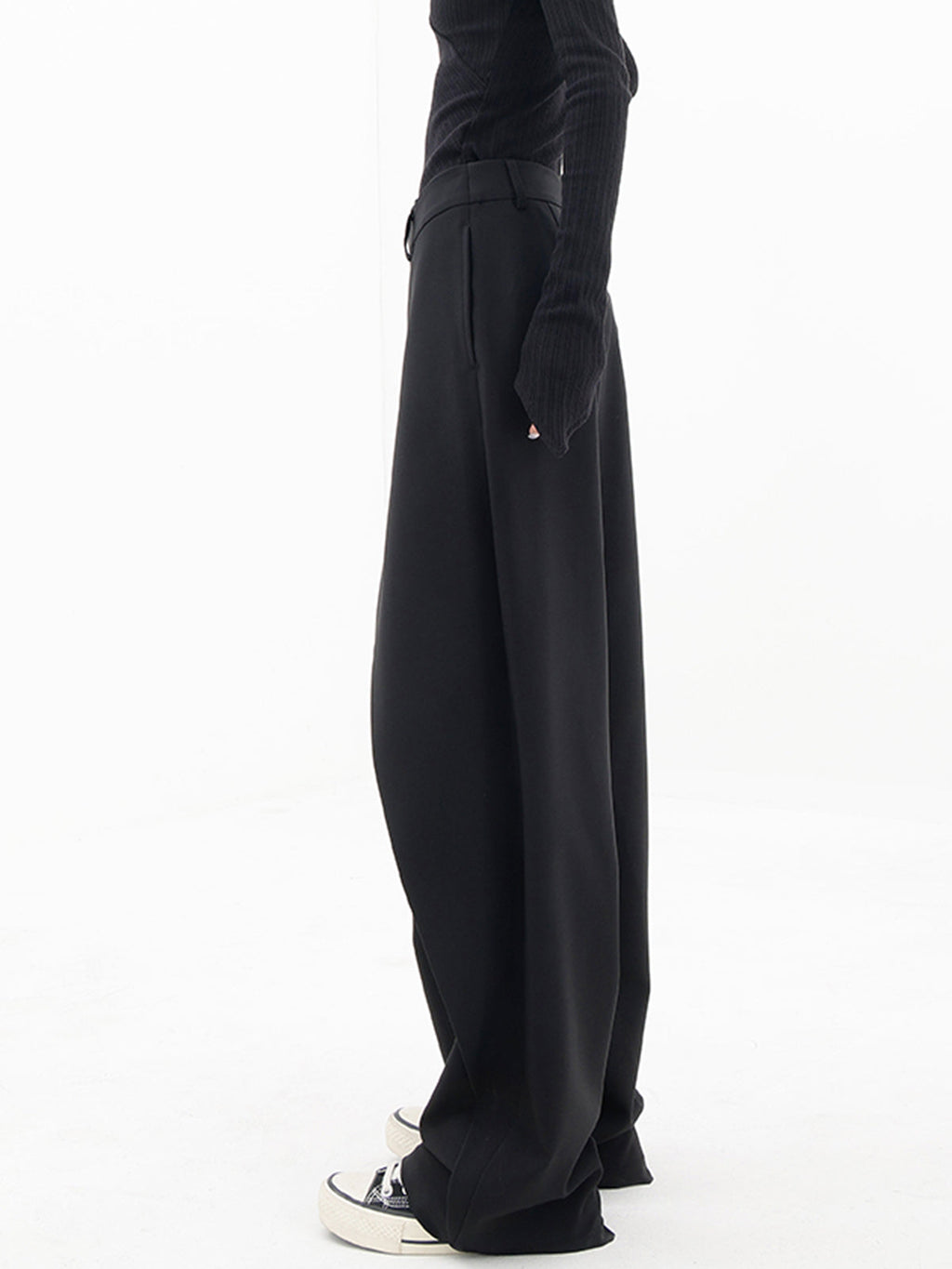 Pantalon large à boutons asymétriques