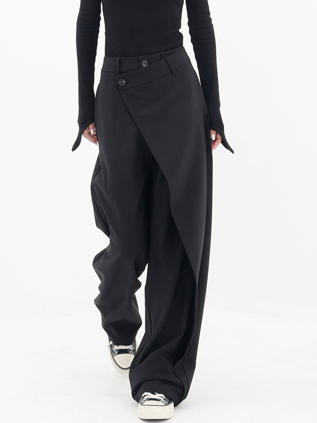 Pantalon large à boutons asymétriques