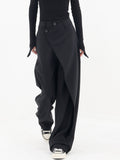 Pantalon large à boutons asymétriques