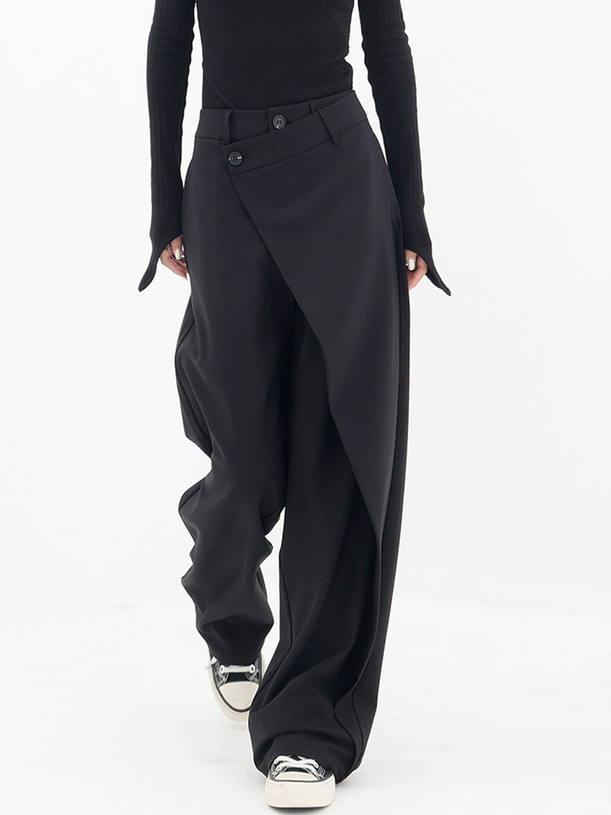 Pantalon large à boutons asymétriques
