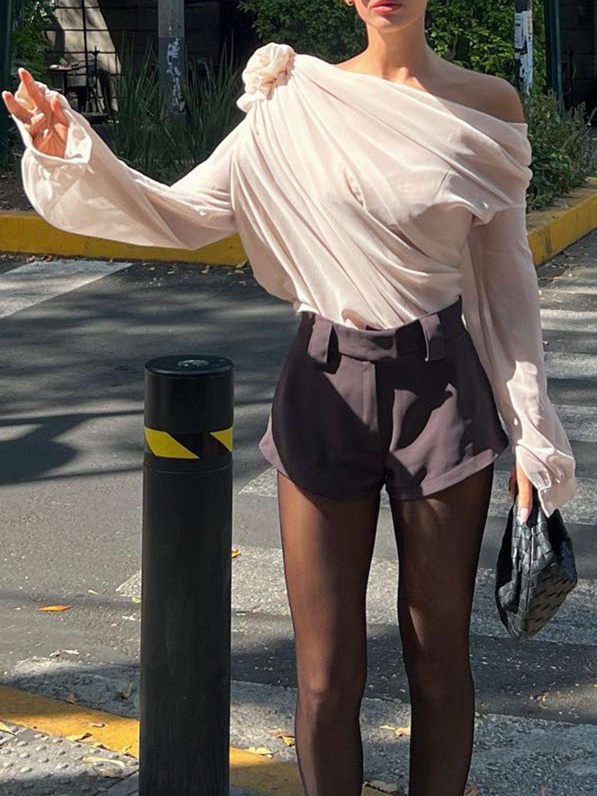 Blouse Asymétrique à Épaule Démontable en Chiffon Semi-Transparent