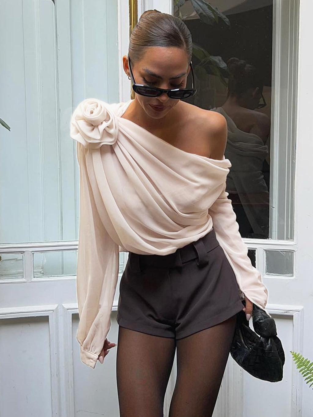 Blouse Asymétrique à Épaule Démontable en Chiffon Semi-Transparent