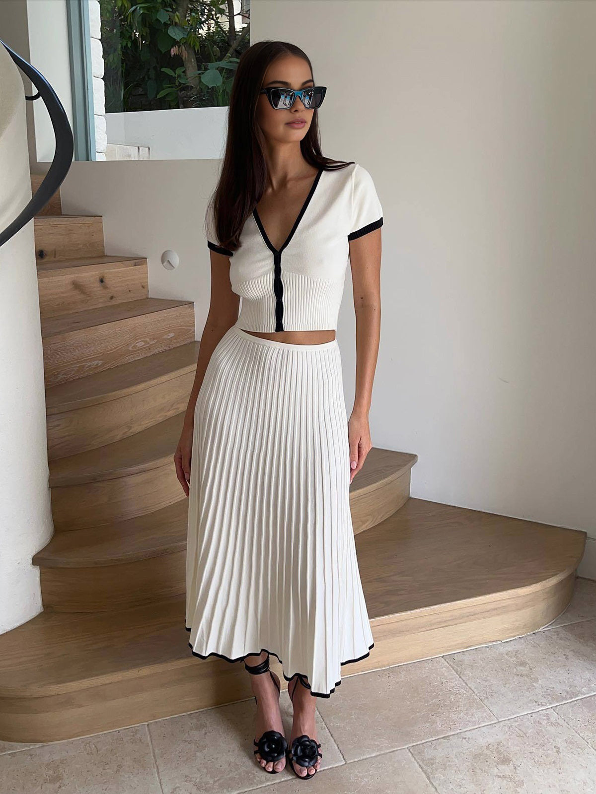 Ensemble Jupe et Pull à Col Contrasté Minimaliste