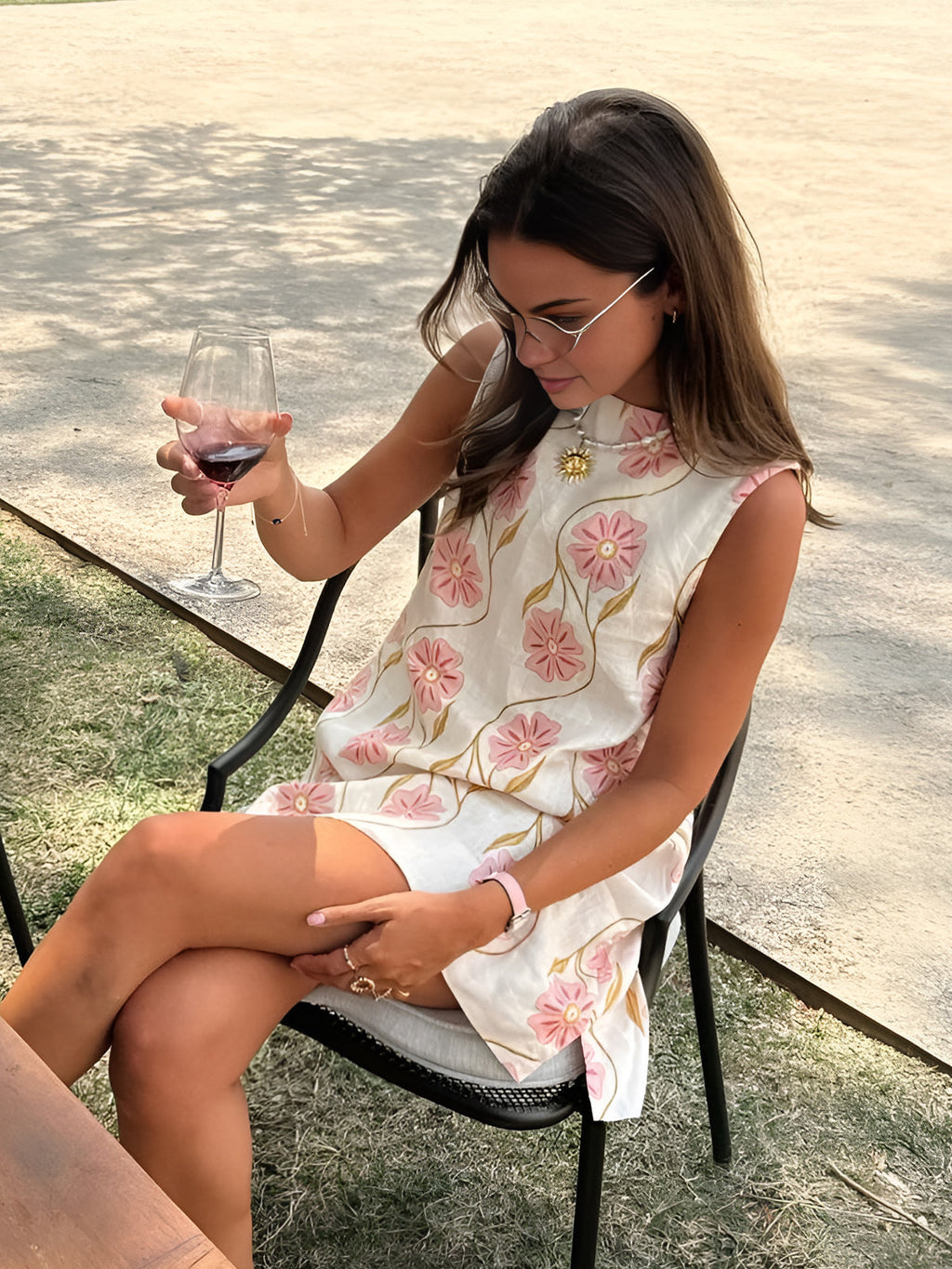 Robe courte sans manches à imprimé romantique