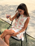 Robe courte sans manches à imprimé romantique