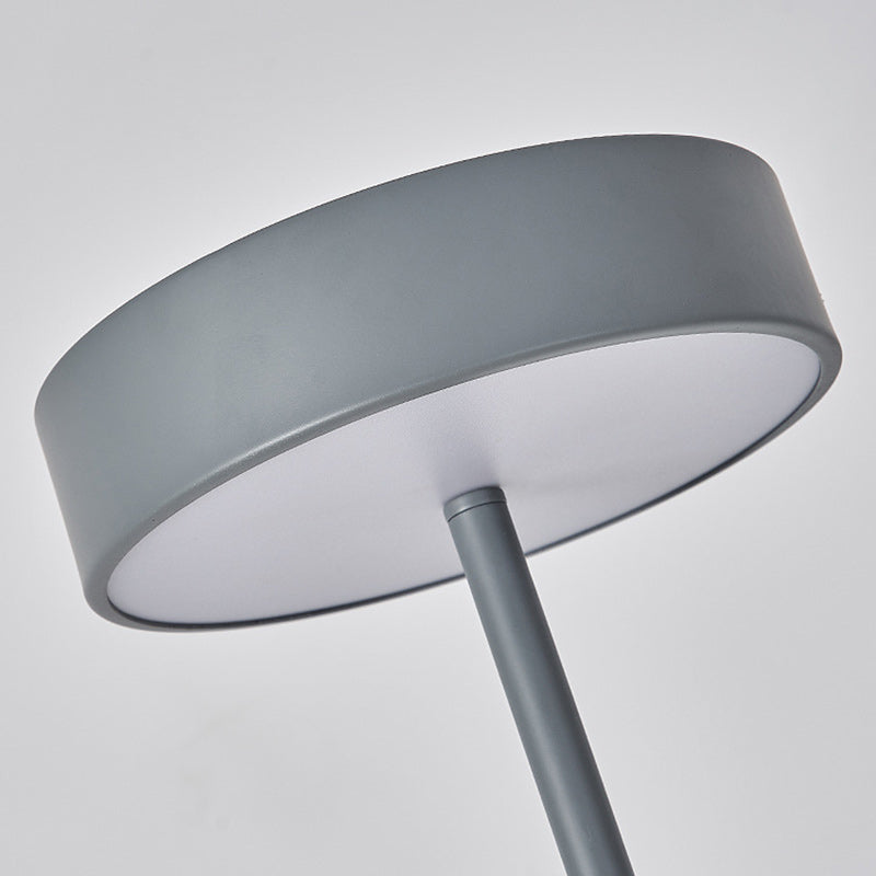 Lampe sur pied LED ronde en fer scandinave contemporain pour chambre