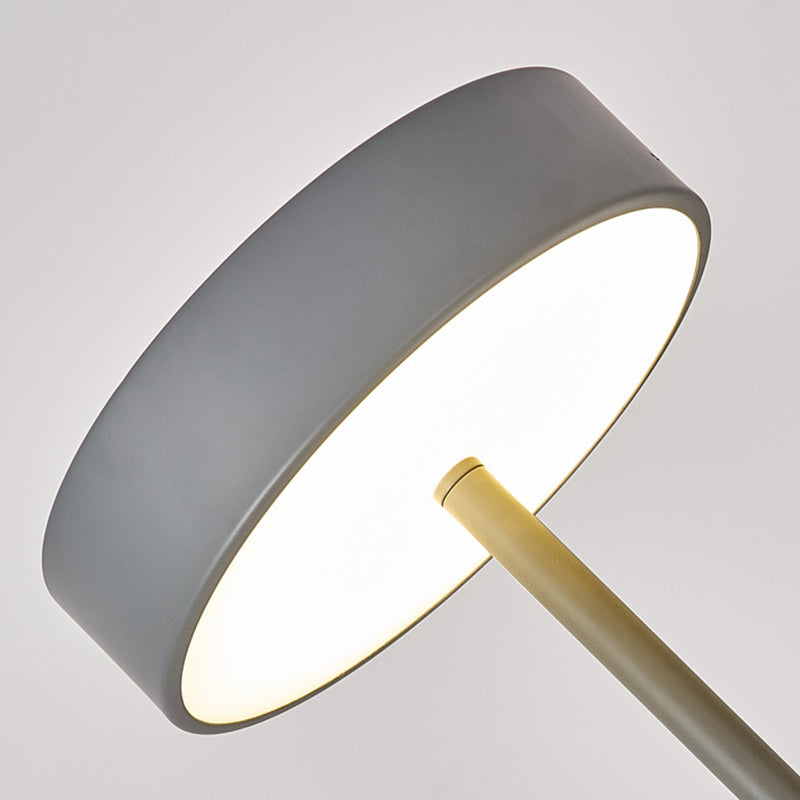 Lampe sur pied LED ronde en fer scandinave contemporain pour chambre