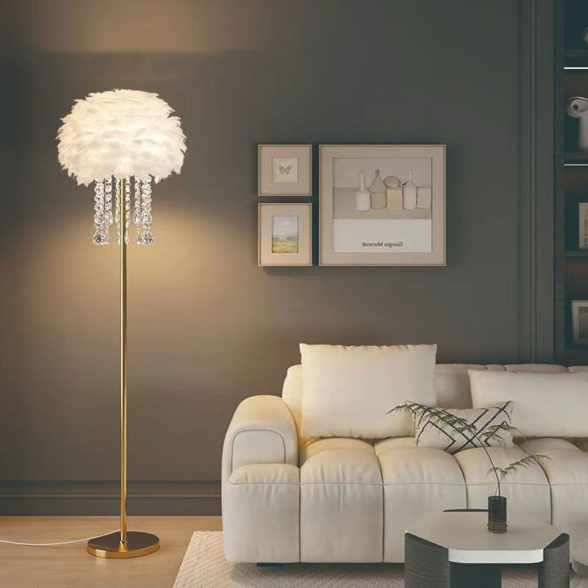 Lampe de Sol Nordique avec Plumes et Abat-jour en Cristal – Éclairage Design Élégant