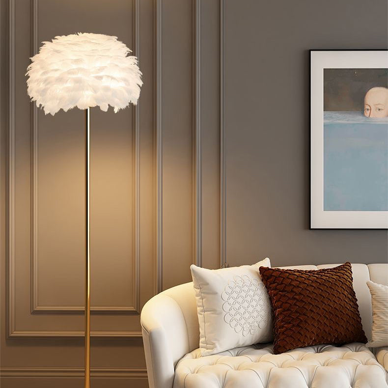 Lampe de Sol Nordique avec Plumes et Abat-jour en Cristal – Éclairage Design Élégant
