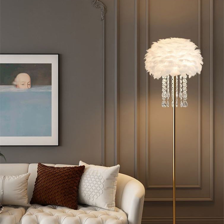 Lampe de Sol Nordique avec Plumes et Abat-jour en Cristal – Éclairage Design Élégant
