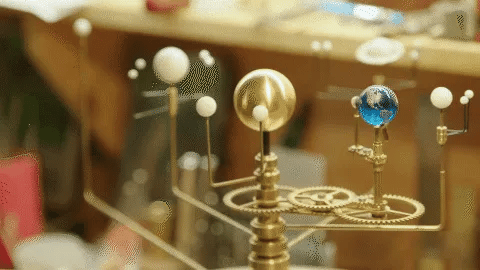 Laiton Céleste | Orrery du Système Solaire avec Rotation Manuelle | Modèle de Bureau Élégant pour Affichage Éducatif