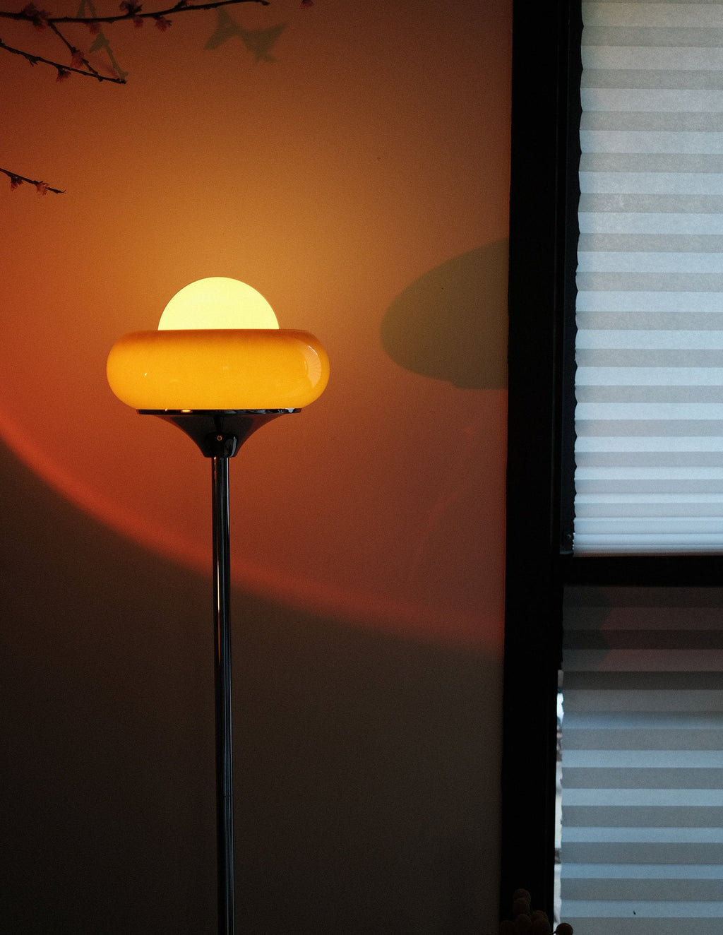 Lampadaire Elke Egg Tart – Lampe au Design Ludique avec une Forme Unique