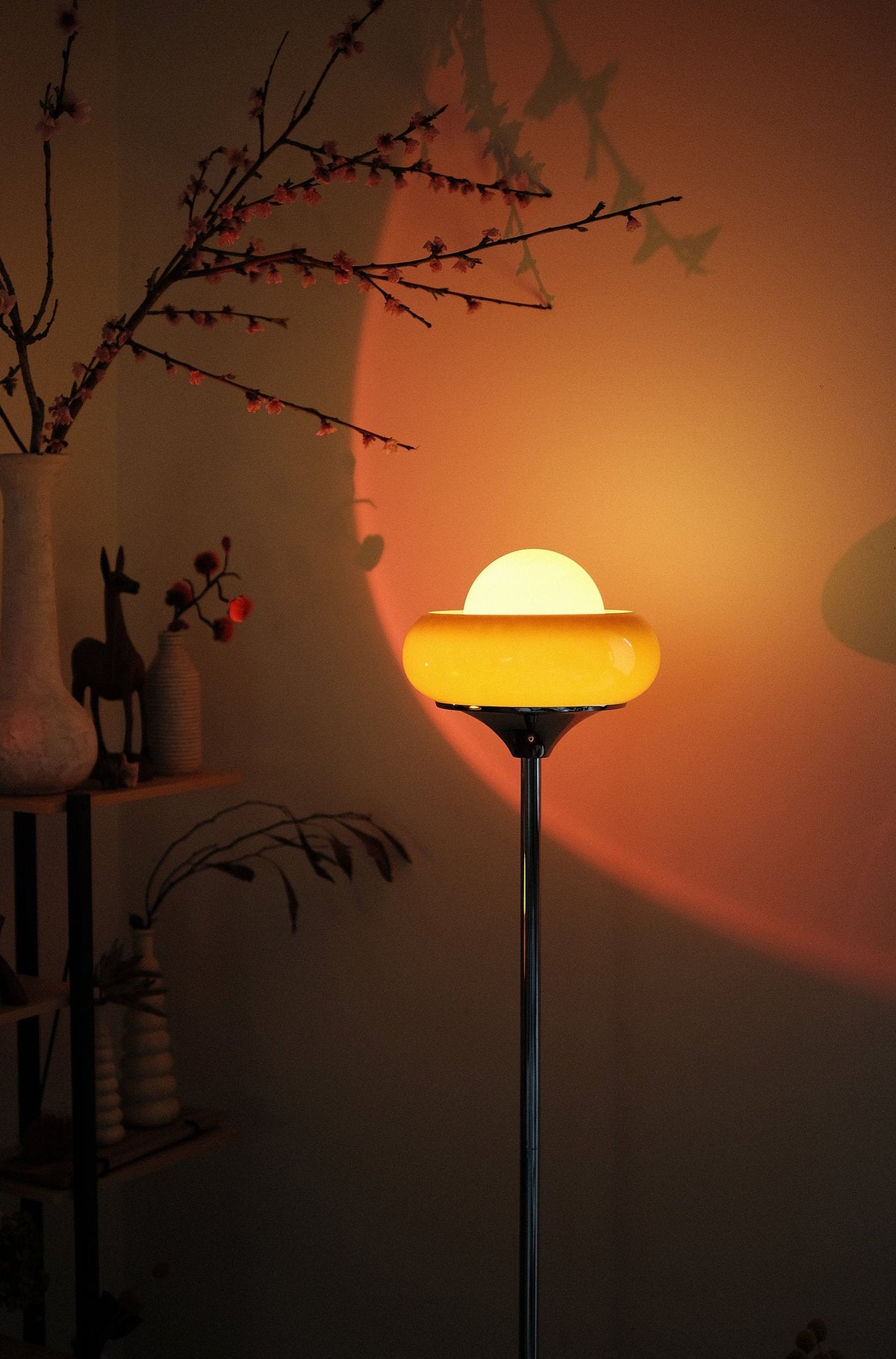 Lampadaire Elke Egg Tart – Lampe au Design Ludique avec une Forme Unique