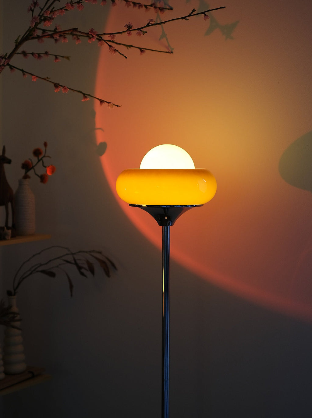 Lampadaire Elke Egg Tart – Lampe au Design Ludique avec une Forme Unique