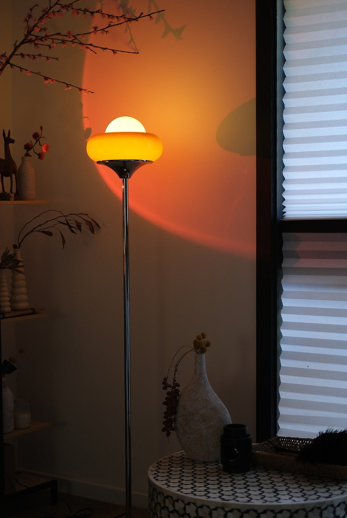 Lampadaire Elke Egg Tart – Lampe au Design Ludique avec une Forme Unique