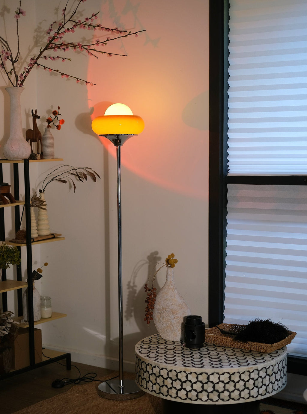 Lampadaire Elke Egg Tart – Lampe au Design Ludique avec une Forme Unique