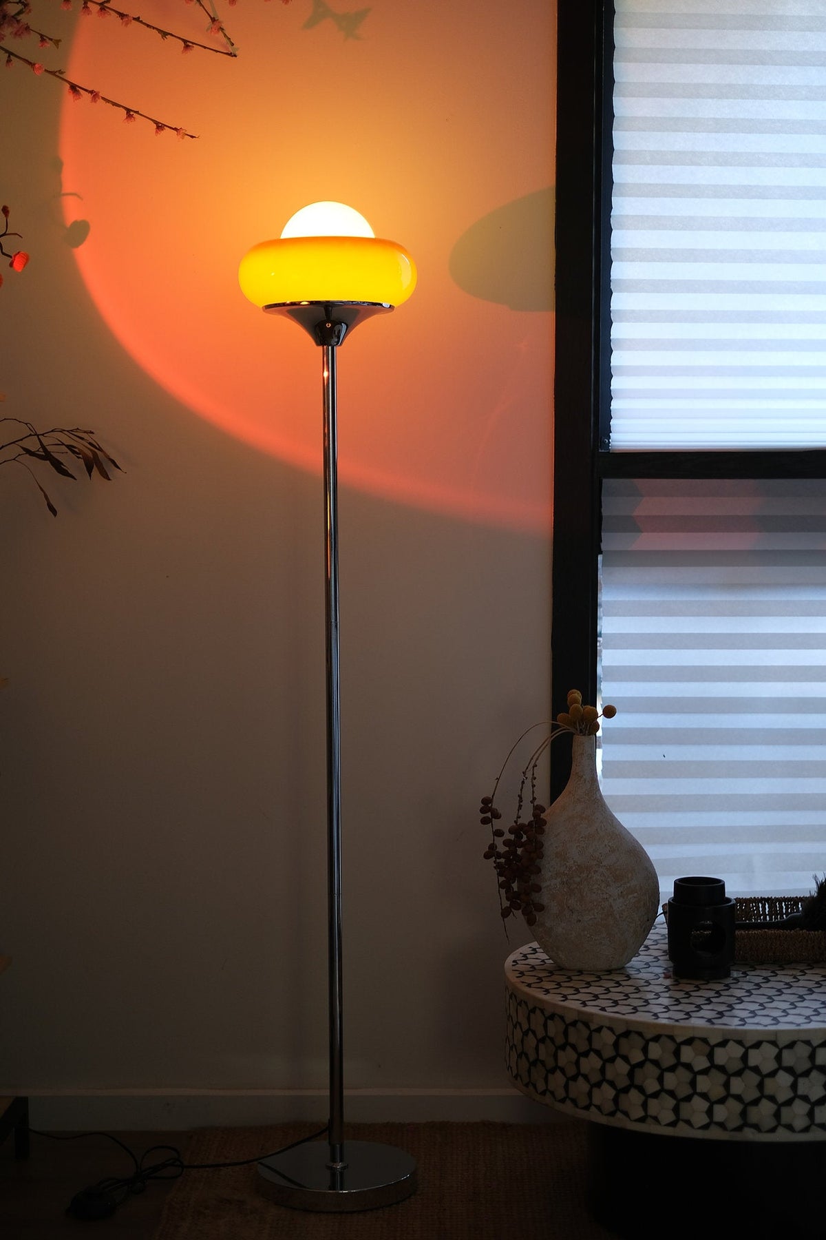 Lampadaire Elke Egg Tart – Lampe au Design Ludique avec une Forme Unique