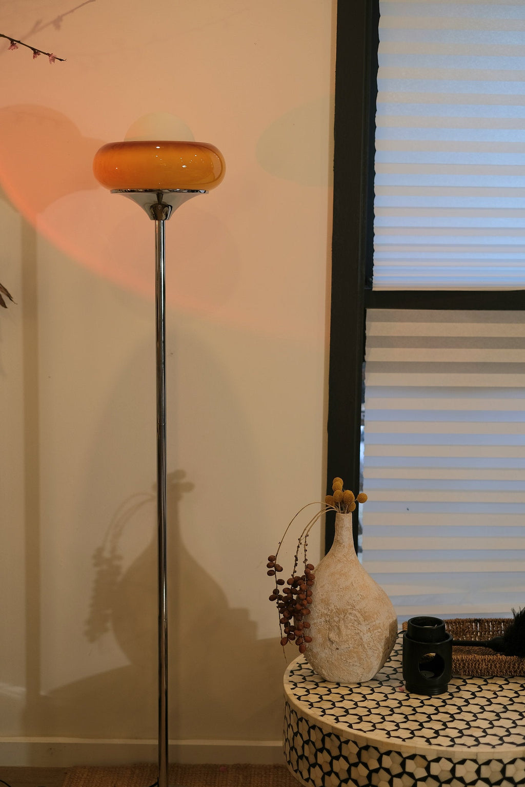 Lampadaire Elke Egg Tart – Lampe au Design Ludique avec une Forme Unique