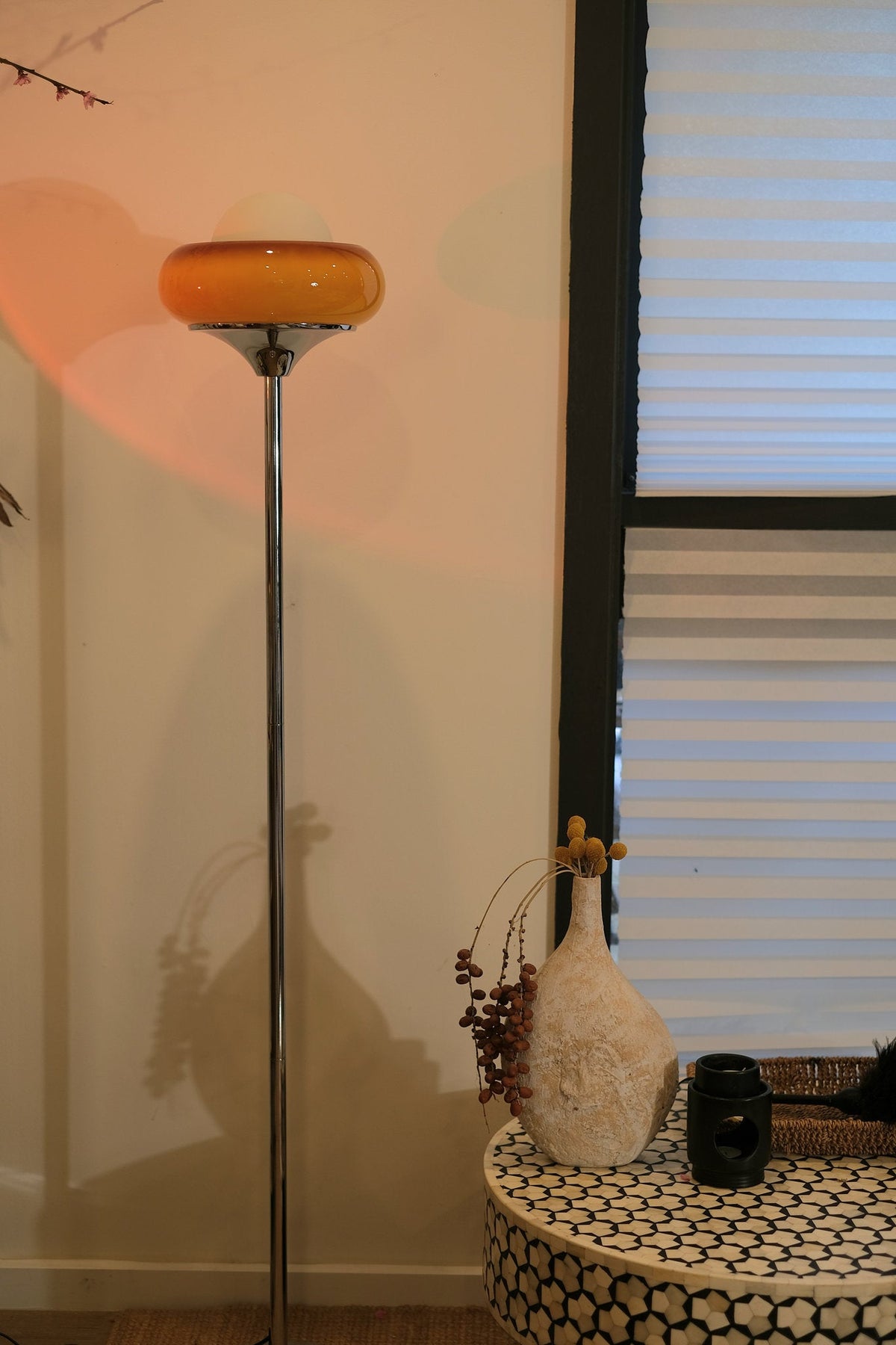 Lampadaire Elke Egg Tart – Lampe au Design Ludique avec une Forme Unique