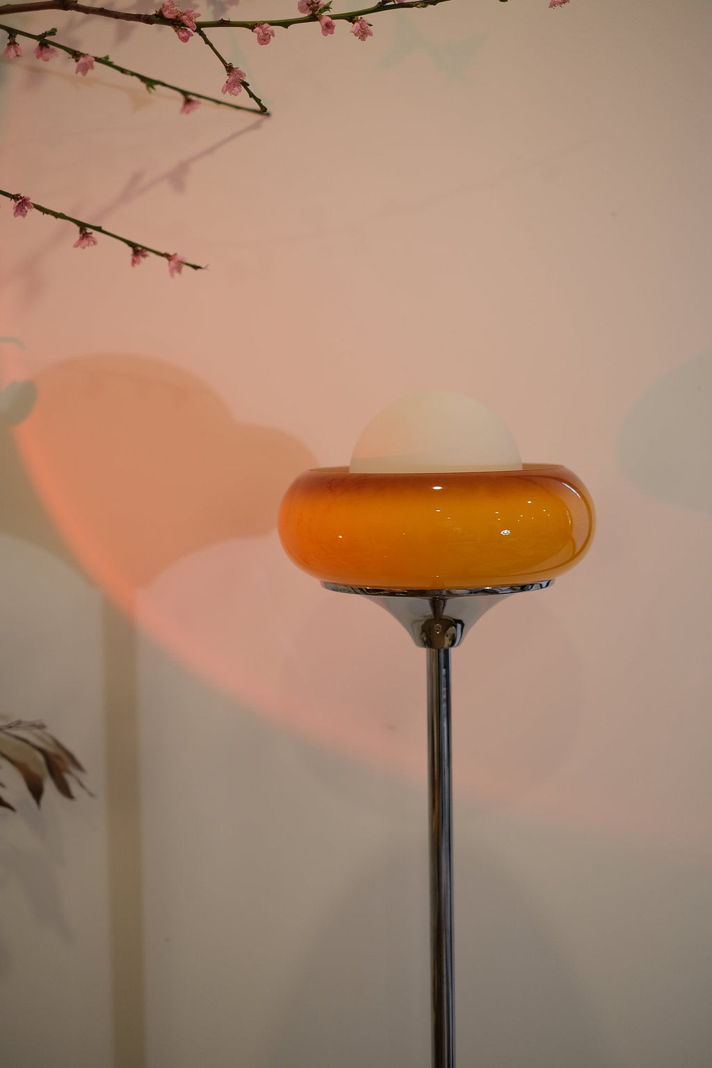 Lampadaire Elke Egg Tart – Lampe au Design Ludique avec une Forme Unique
