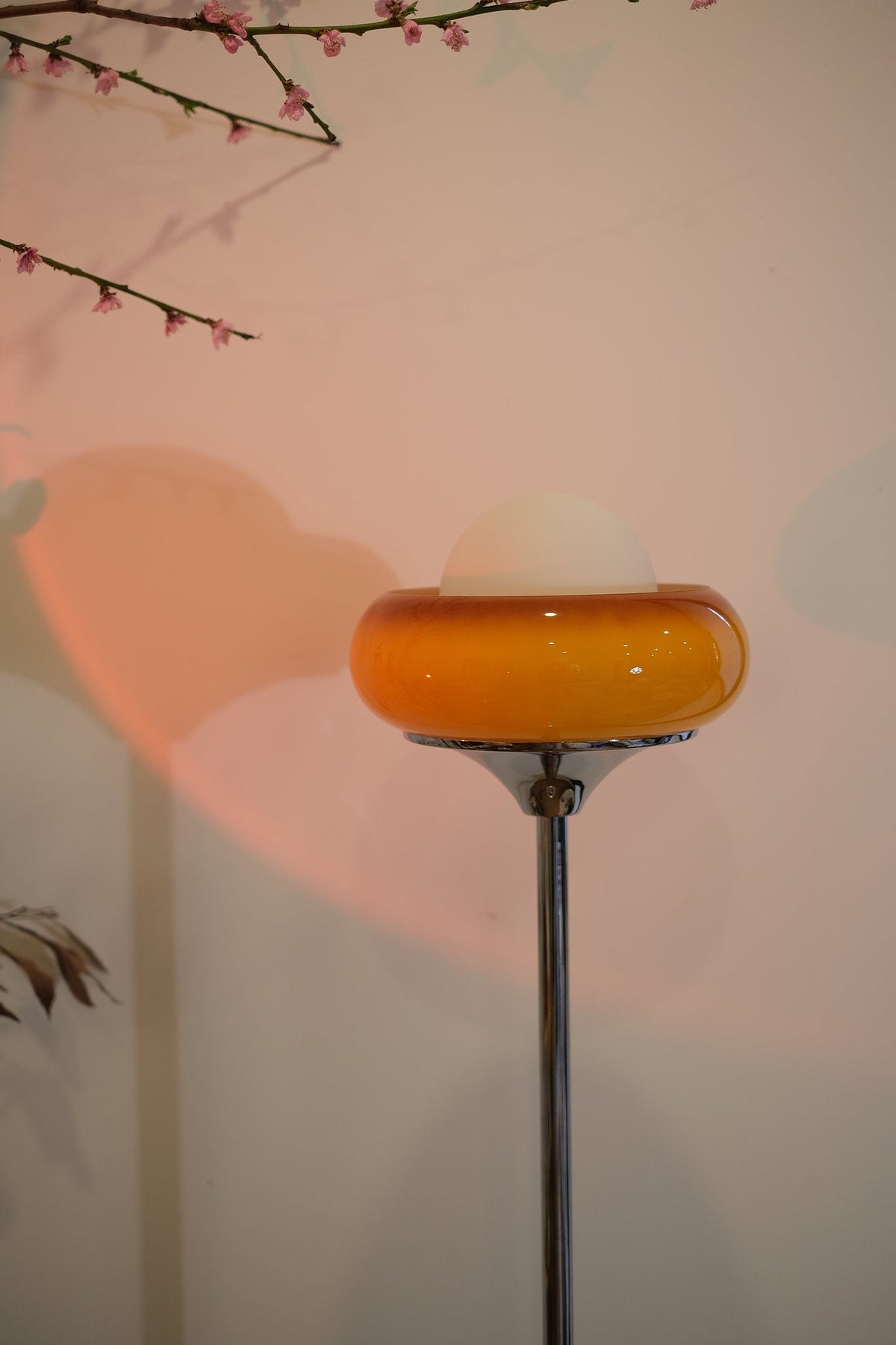 Lampadaire Elke Egg Tart – Lampe au Design Ludique avec une Forme Unique