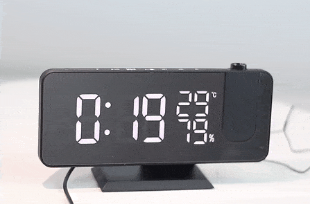 Réveil Radio FM avec Projection LED et Port de Charge USB
