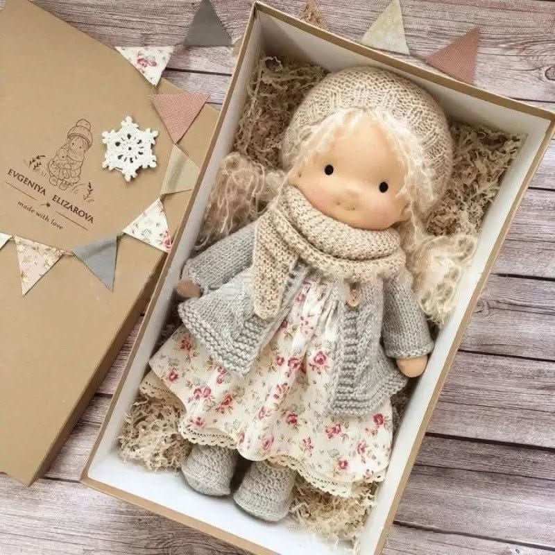 Selina – Poupée Waldorf en coton fait main pour un jeu créatif