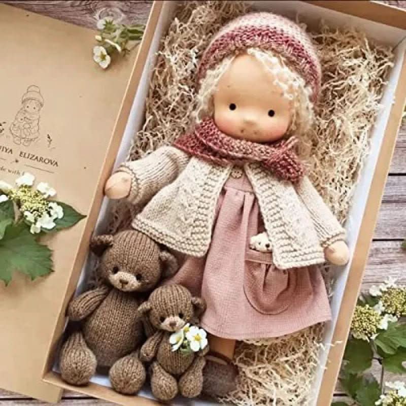Selina – Poupée Waldorf en coton fait main pour un jeu créatif
