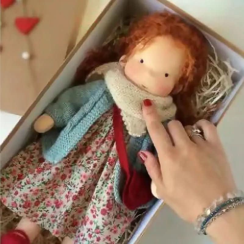 Selina – Poupée Waldorf en coton fait main pour un jeu créatif