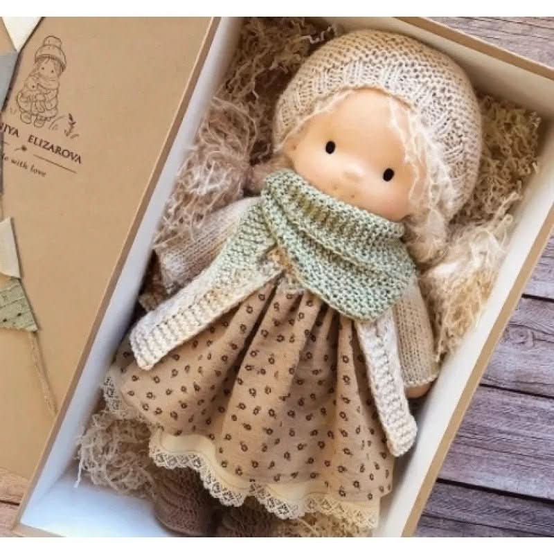 Selina – Poupée Waldorf en coton fait main pour un jeu créatif