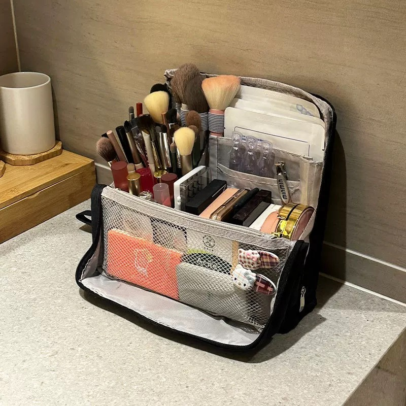 Lunette - Trousse de maquillage de voyage organisée