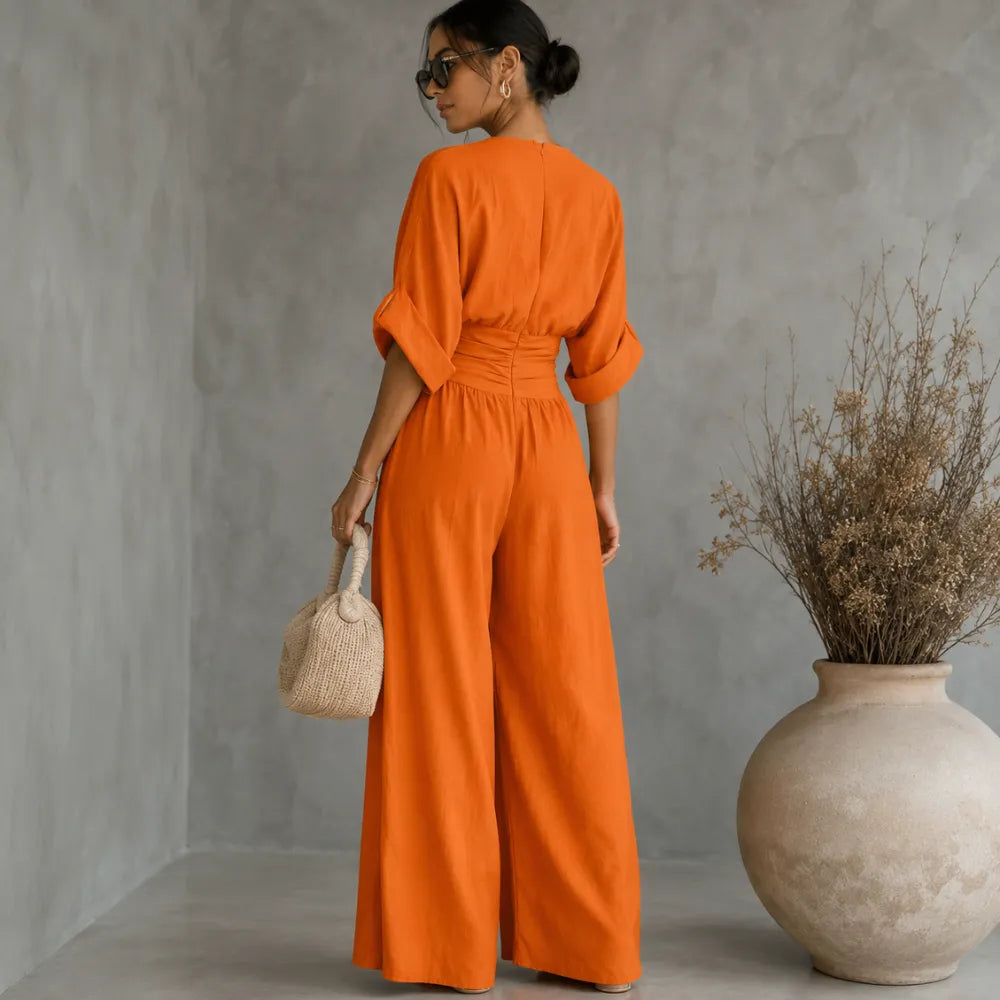 Soléra – Combinaison à jambe large et décolleté en V avec ceinture plissée