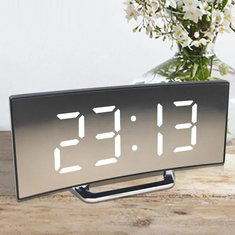 Réveil de Chevet LED Courbé avec Diminution Automatique