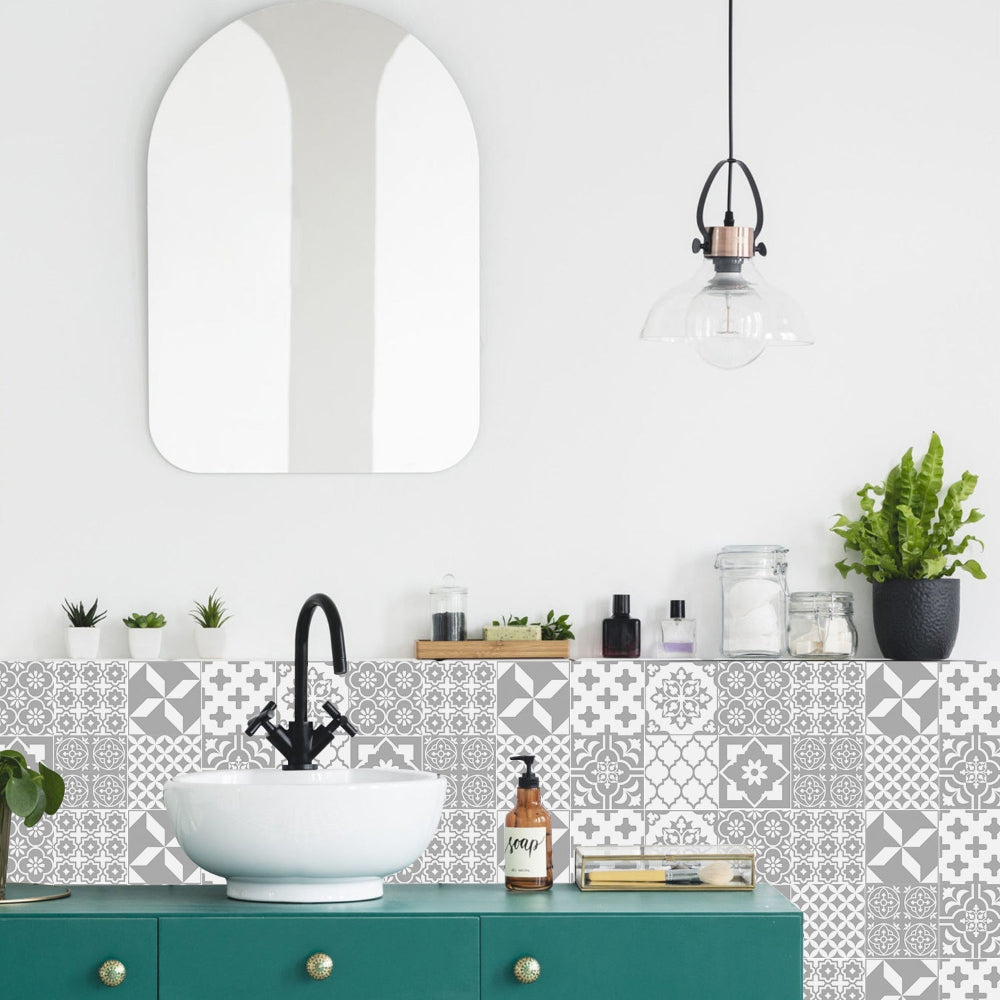 Autocollants de carreaux portugais auto-adhésifs avec un motif mandala coloré pour la décoration murale de la cuisine et de la salle de bain, ensemble de 24 pièces | Sansoti