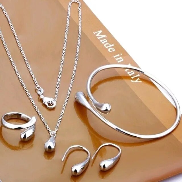 Ensemble de bijoux en quatre parties avec gouttes d'eau en argent S925