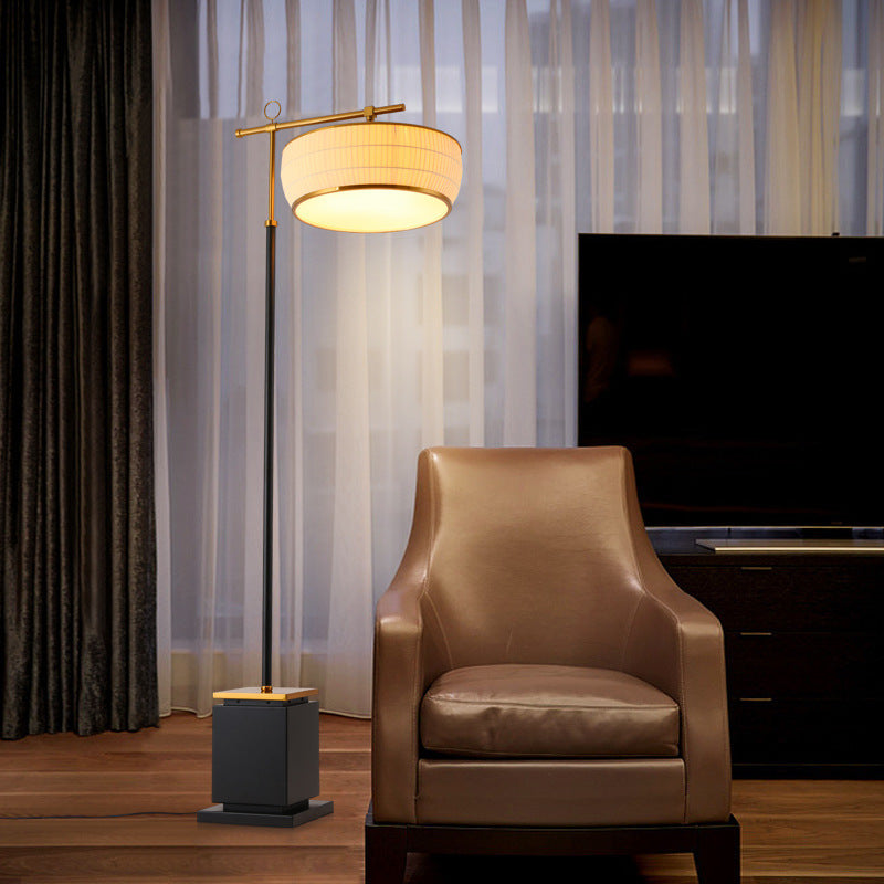 Lampadaire Élégant avec Base Géométrique – Lampe Design Réglable
